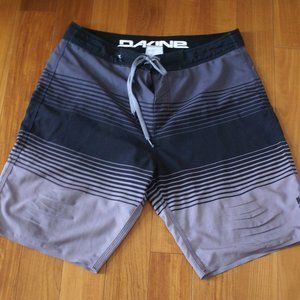 USED Dakine Stacked board shorts men's size 33 (medium)